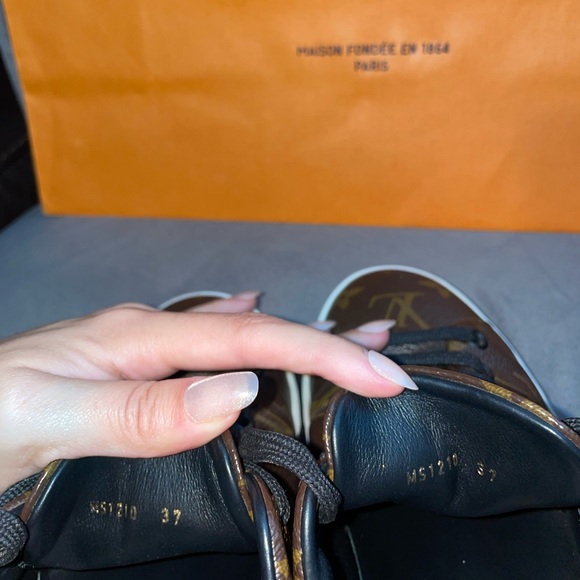 Louis Vuitton Frontrow Sneaker Authentic - Picture 3 of 15
